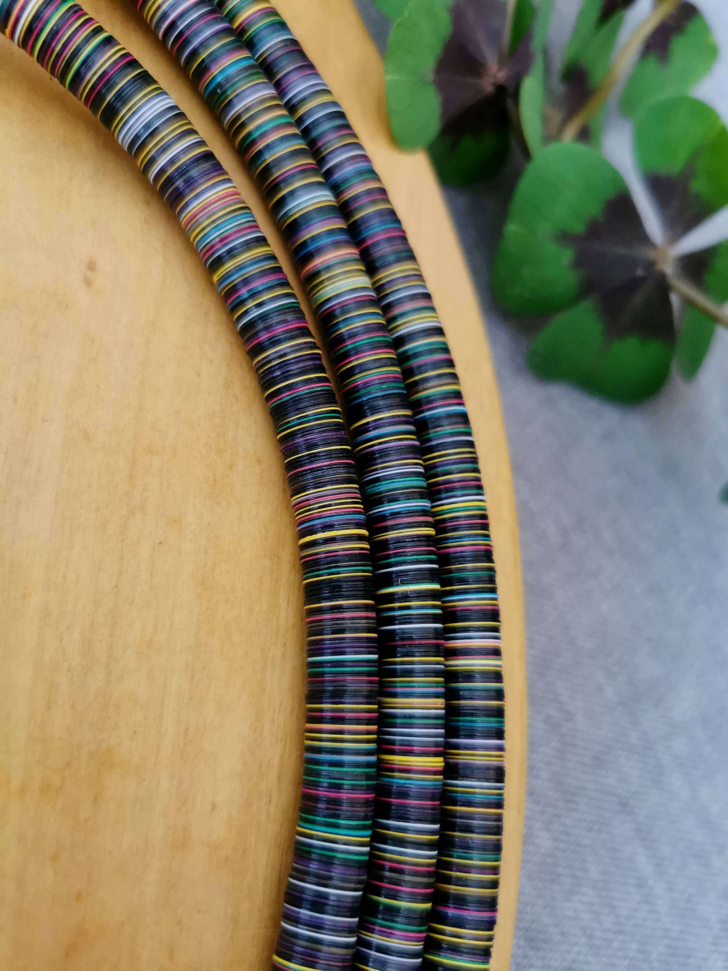 Colar 1,5m longo multicor preto