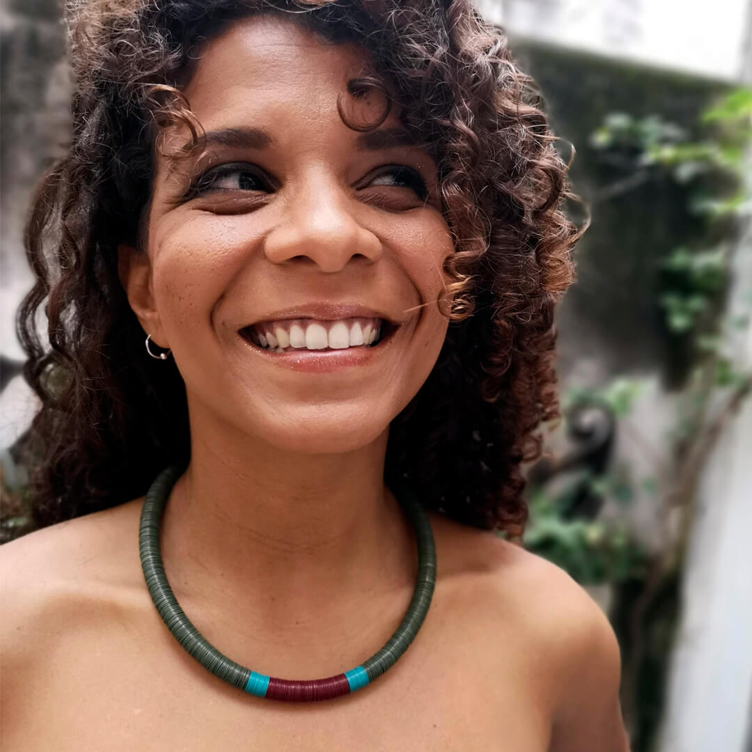 Colar Thais verde musgo