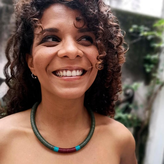 Colar Thais verde musgo