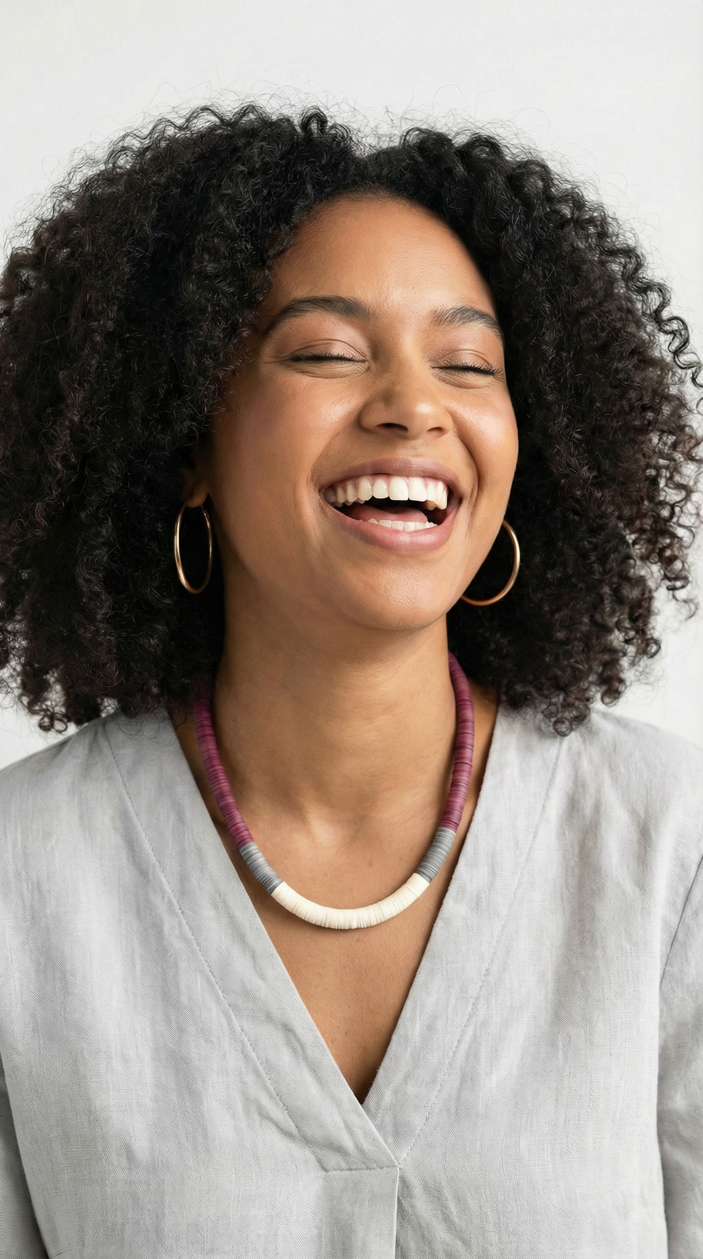 Round necklace in burgundy, grey and off-white