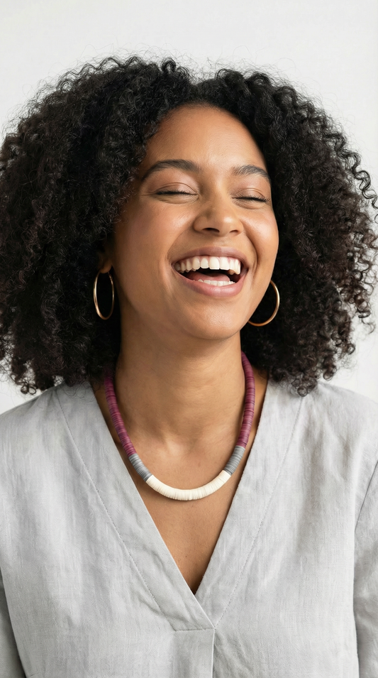 Round necklace in burgundy, grey and off-white
