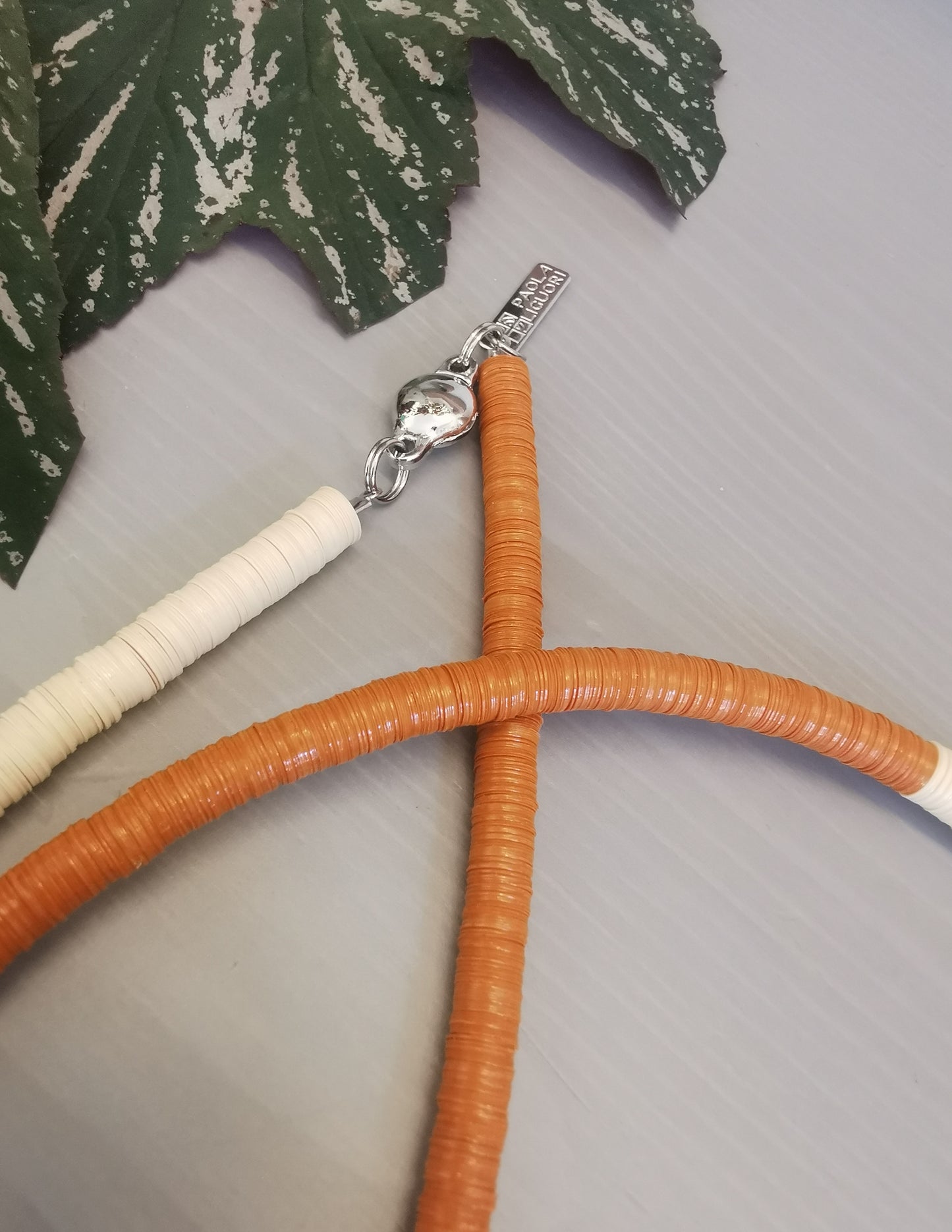 Colar Tejo slim longo terracota e off-white