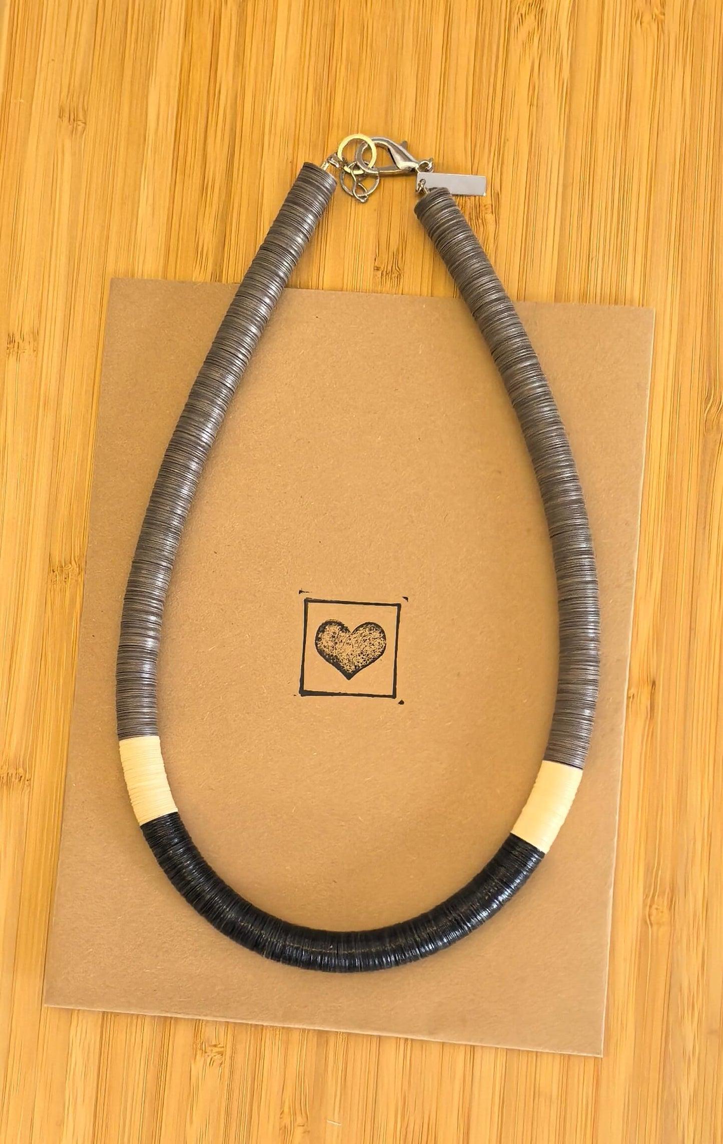 Colar Thais fendi e preto