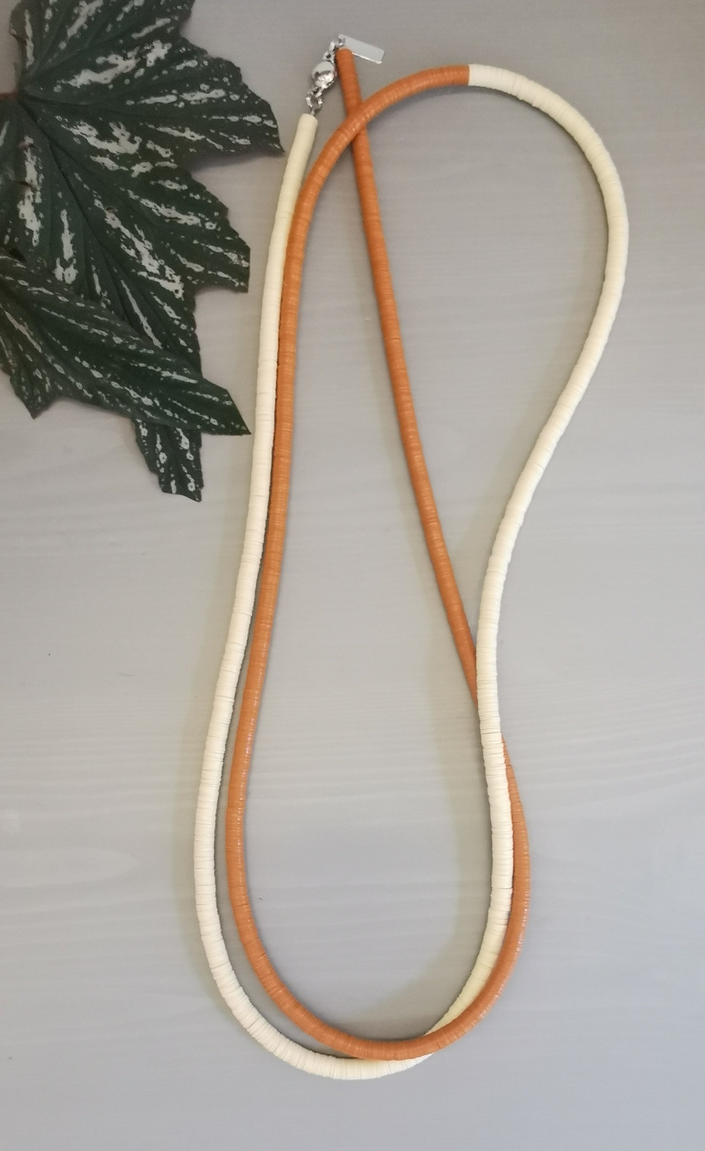 Colar Tejo slim longo terracota e off-white