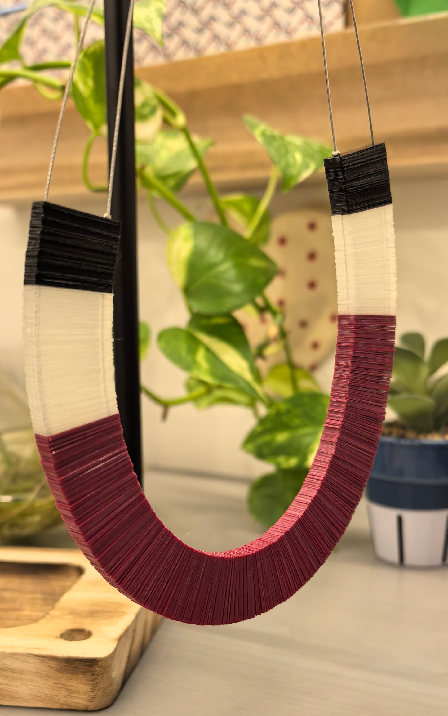 Colar Marsala, incolor e preto