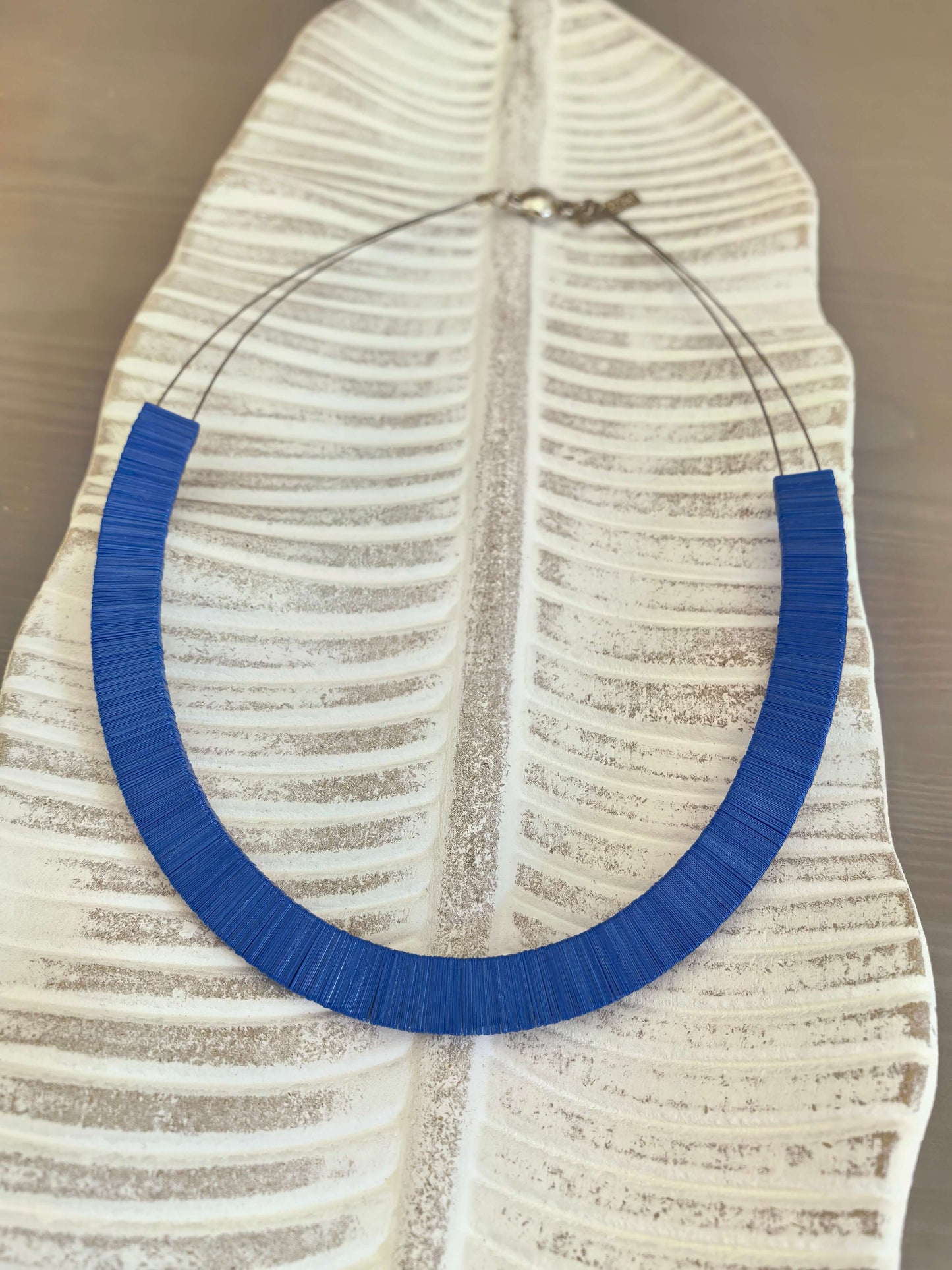 Colar slim azul royal