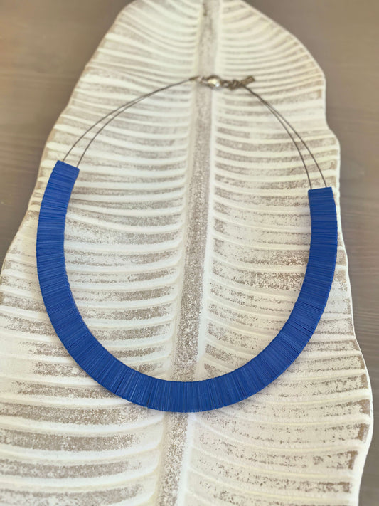 Colar slim azul royal